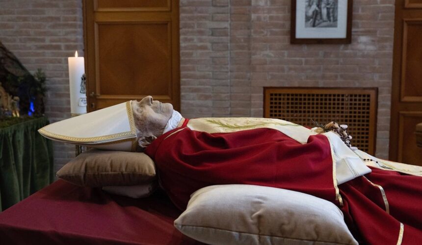 Requiem für Papst Benedikt XVI